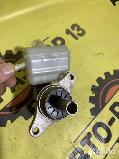 Главный тормозной цилиндр VW Polo 5. 2019 год