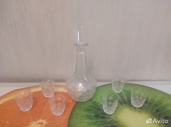 Графин с рюмками хрустальные