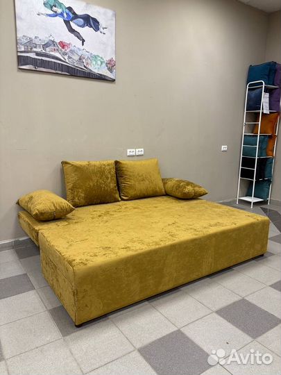 Диван новый горчичный плюшевый