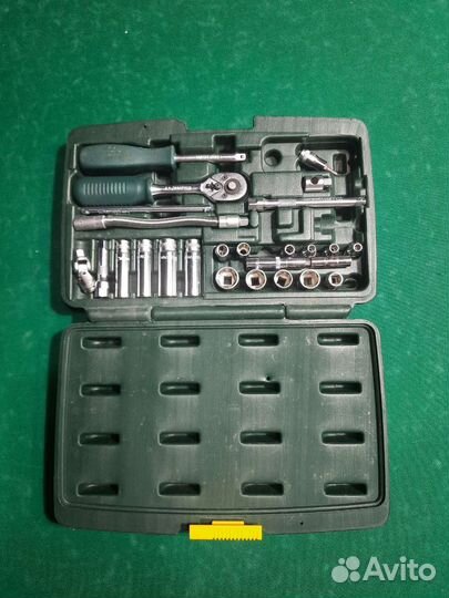 Набор ключей и головок