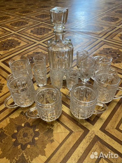 Графин хрустальный с кружками и стопками