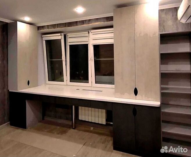 Рабочая зона у окна