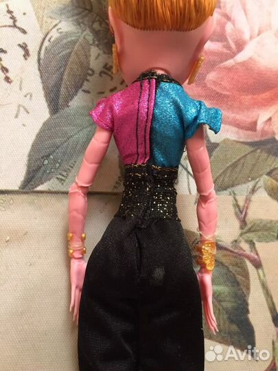 Эксклюзивная кукла монстр хай Джи джи Грант