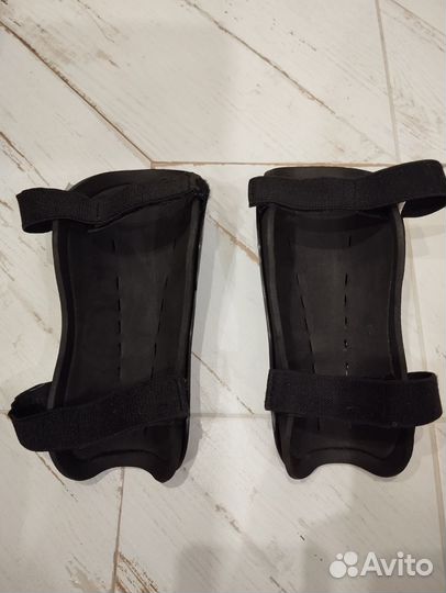 Щитки футбольные взрослые