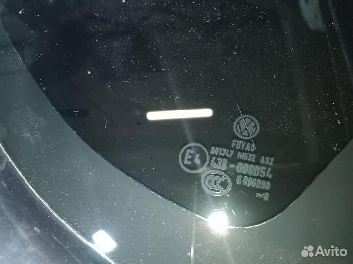 Стекло кузовное глухое правое VW Polo (Sed RUS) 2