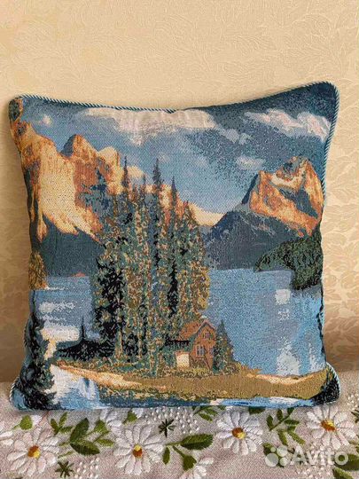Подушка гобеленовая