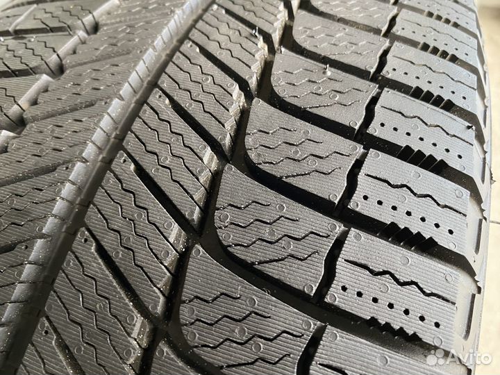 Michelin X-Ice XI3 245/45 R18 100H