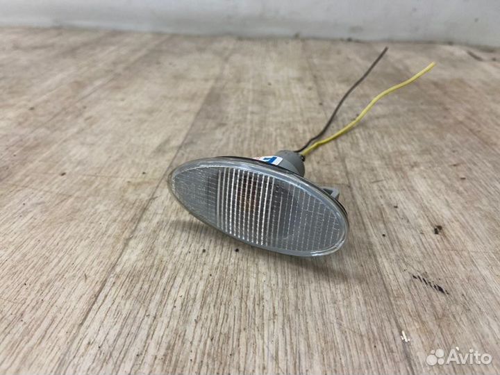 Повторитель в крыло Mitsubishi Lancer 9 CS3W 4G18