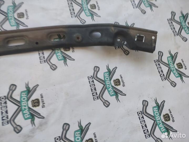 Планка рамки радиатора Toyota Land Cruiser 200