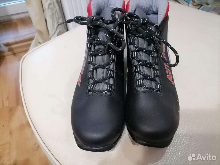 Лыжные ботинки новые 40 размер