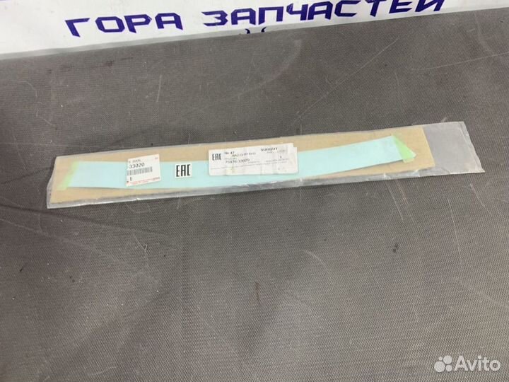 Наклейка передней левой двери Toyota Camry 2011