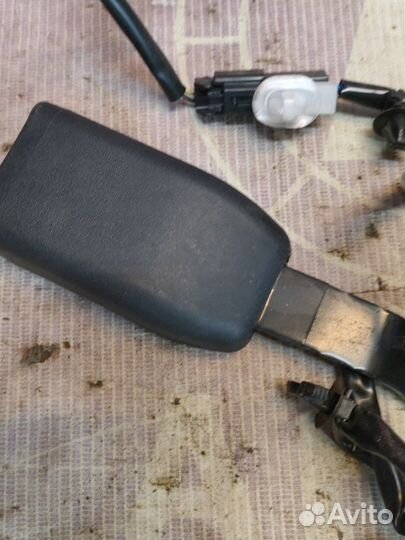 Замок ремня безопасности Mitsubishi Outlander Xl