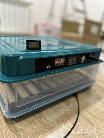 Инкубатор для яиц автоматический переворот 64 яйца