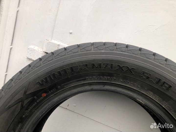 Dunlop Winter Maxx SJ8 225/65 R17