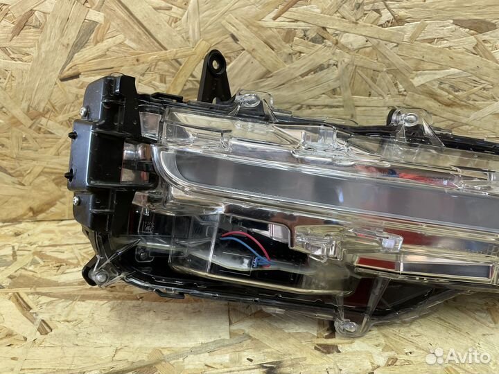 Указатель поворота, правый Toyota Fortuner II Рест