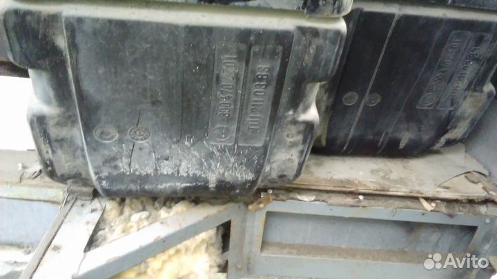 Продам топливный бак A3004700701