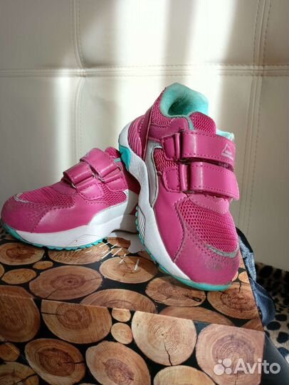 Кроссовки для девочки 23