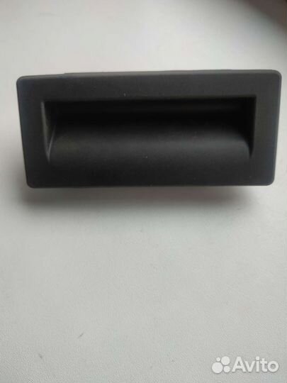 Кнопка замка багажника 3V0827566 VW Skoda Audi