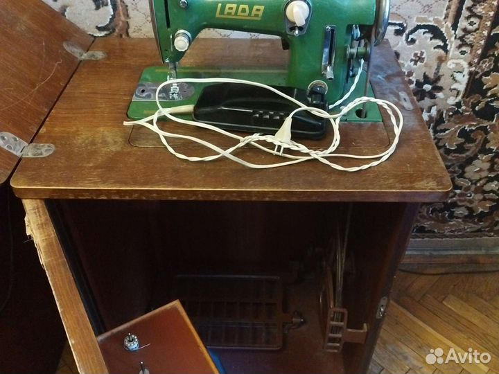 Швейная машинка бу LADA