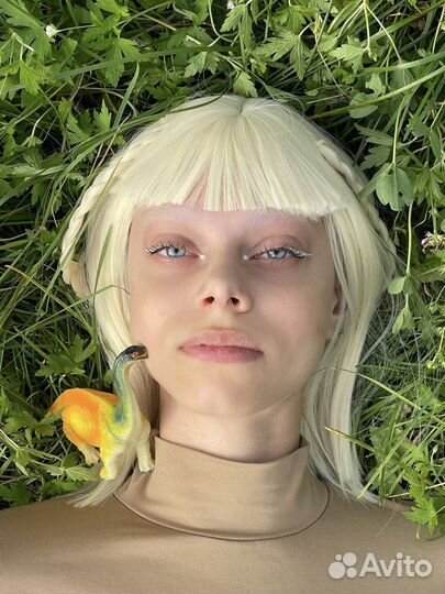 Парик блонд каре чёлка белый