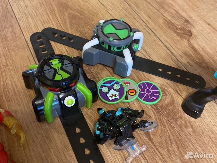 Ben 10 (двое часов и две фигурки)