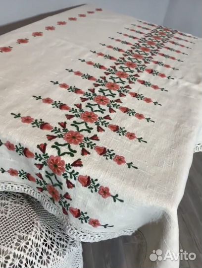 Скатерть с вышивкой. Винтаж. Европа