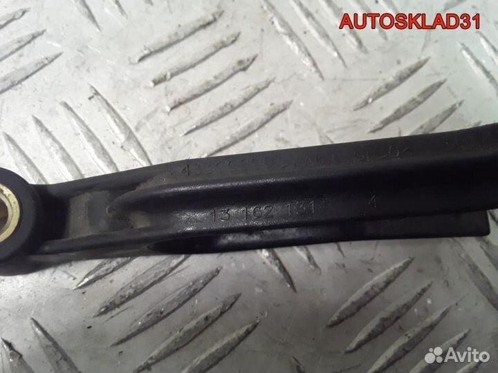 Кронштейн радиатора верхний Opel Astra H 13162131