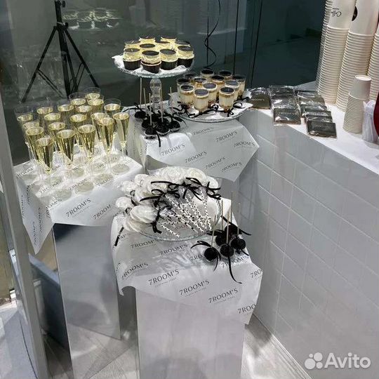 Тумбы круглые, квадратные зеркальные, цветные