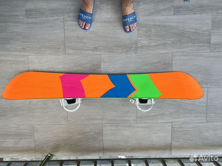 Сноуборд с креплениями и ботинками