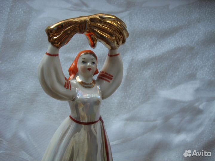 Статуэтки девушек. Фарфор СССР