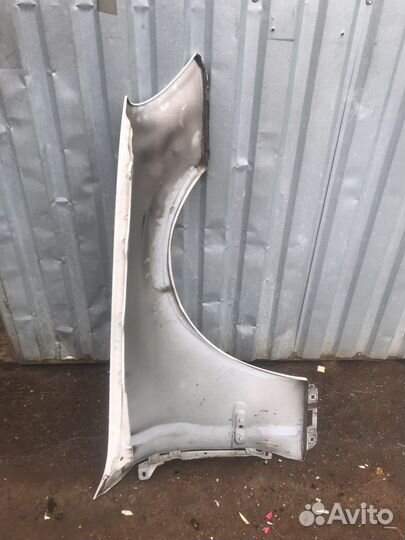 Крыло на mercedes 220 левое