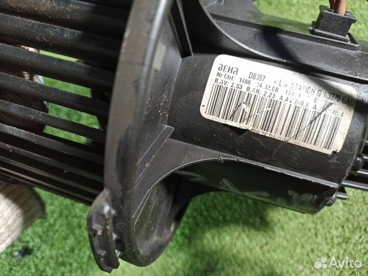 Моторчик отопителя Opel Zafira B компактвэн 1.8