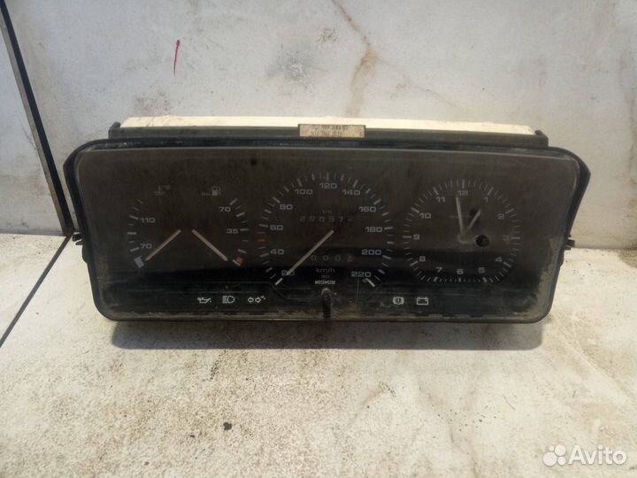 Панель приборов (щиток) Volkswagen Passat B3 1990