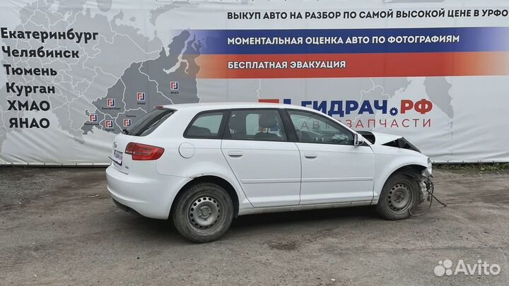 Корпус термостата Audi A3 (8P) 03F121111A