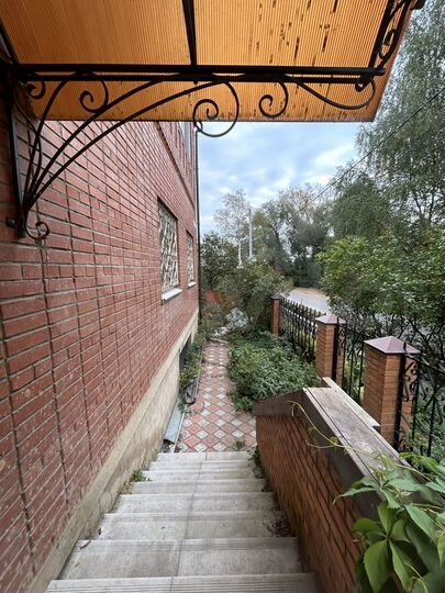 Коттедж 311,6 м² на участке 8 сот.