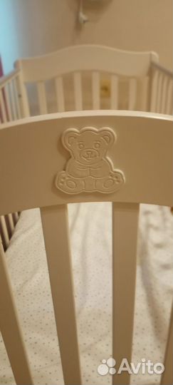 Детская кроватка с маятником