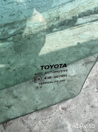 Стекла задние Toyota Camry v70 оригинал