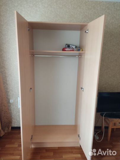 Шкаф платяной с полкой