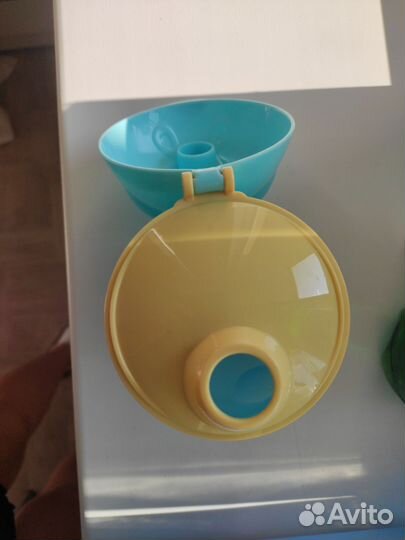 Бутылочки, нагрудник, контейнер для смеси