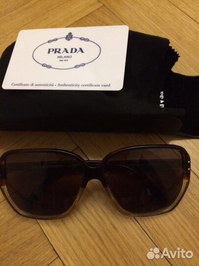 Очки солнцезащитные Prada