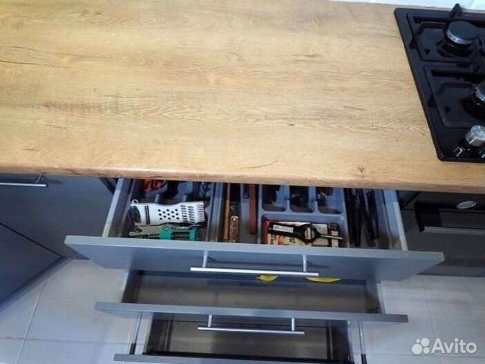 Кухня в потолок на заказ