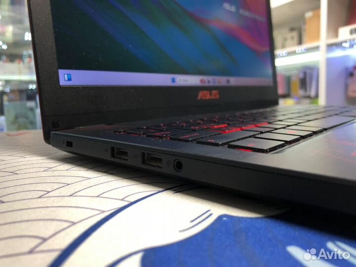 Ноутбук asus ROG (FX570UD-DM132T) /i5 8250U/GTX105