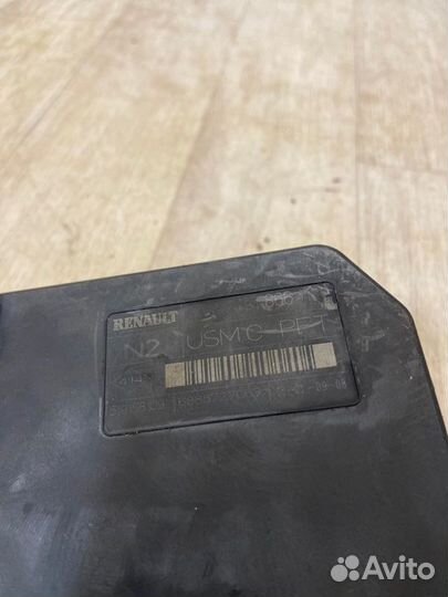 Блок предохранителей Renault Megane 2 K4MD812 2008