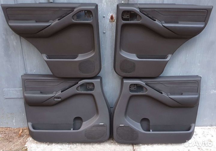 Обшивки дверей Nissan Pathfinder