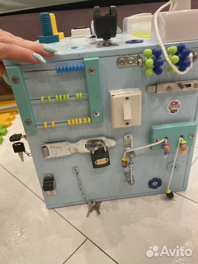 Бизикуб,бизиборт для развития малыша