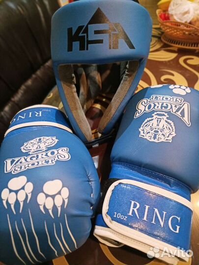 Детский шлем защитный и перчатки