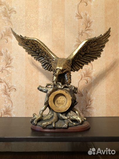 Орёл из мрамора, покрытый бронзой
