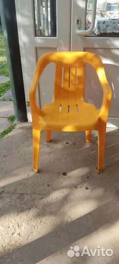 Стул пластиковый
