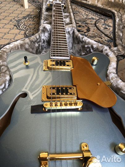 Полуакустическая электрогитара Gretsch с кейсом