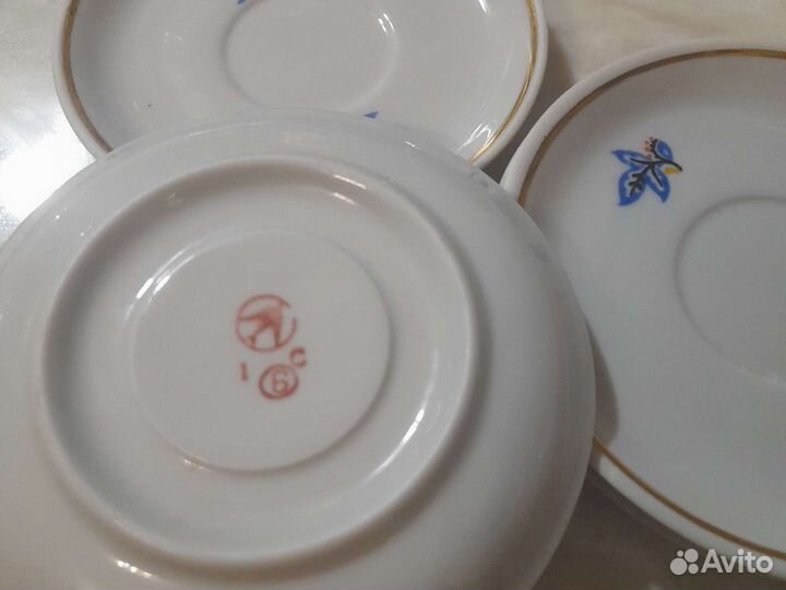Тарелки и блюдечки